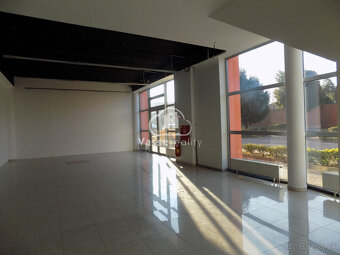 Obchodný priestor na frekventovanej ceste v N. Zámkoch 110m2 - 4