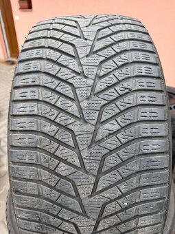 275/40R21 107W - 4