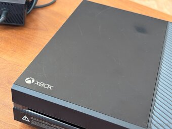 Xbox One model 1540 - 4