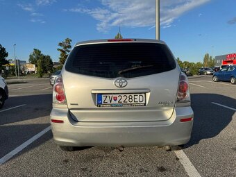 Toyota carolla verso - 4