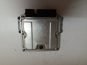 Riadiaca jednotka motora Citroen C5 2.0 HDi 0281011340 80€ - 4