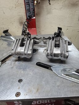 Zadné brzdové strmene passat b5.5 - 4