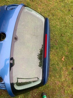 Predám zadné kufrove dvere do vw golf5 hatcback - 4