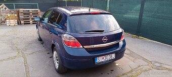 Opel Astra 2011 benzín - 4