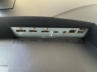 zakriveny lcd monitor - 4