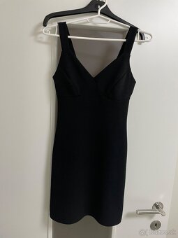Čierne bodycon šaty - 4