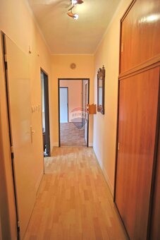 REZERVOVANÝ 3 izbový byt na predaj v tichom prostredí Banske - 4