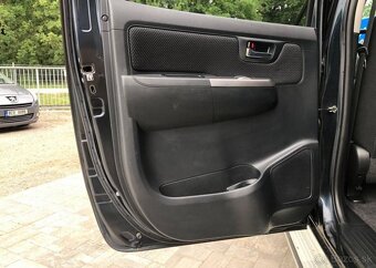 Toyota Hilux 2.5 D-4D nafta manuál 106 kw - 4
