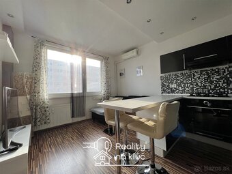 Na prenájom zrekonštruovaný, zariadený 1-izbový byt v NZ - 4