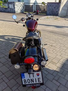 Triumph Bonneville Bobber - 4