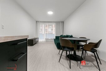Príjemné rodinné bývanie v srdci Jégeho Aleje s parkovaním / - 4