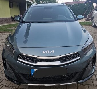 KIA XCEED 1,5 turbo benzin SILVER 3/2024 v záruke - 4