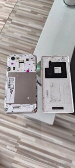 sony xperia e3 / aj postou - 4