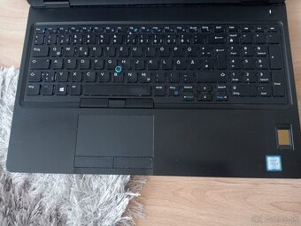 predám Dell latitude 5590 / dotykový displej /16gb ram / ssd - 4