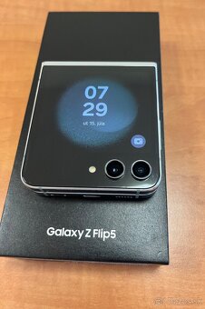 Samsung Galaxy Z Flip5 - 4