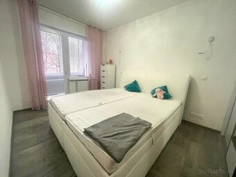 MODERNE ZREKONŠTRUOVANÝ 2-IZBOVÝ BYT S BALKÓNOM – ROZKVET - 4