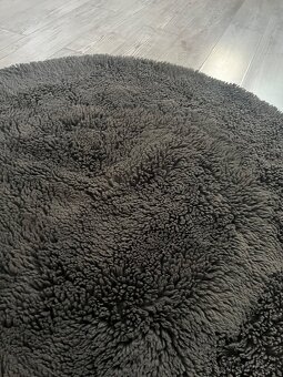 Krásny šedý kruhový koberec - 4