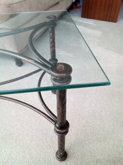 Konferenčný stolík - kovový rám a kalené sklo - 4