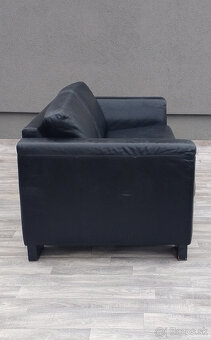 Pohovka čierna kožená. - 4