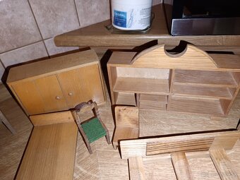 Starý nábytok pre bábiky. - 4