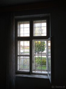 Staré okná s mrežami - 4