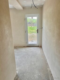 Na predaj - APARTMÁN s vlastnou záhradou v RD - 4