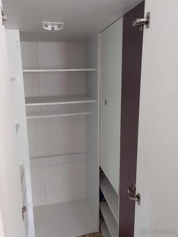 Rohová skriňa . - 4