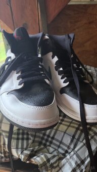 Nike Air Jordan 1 Mid. - 4