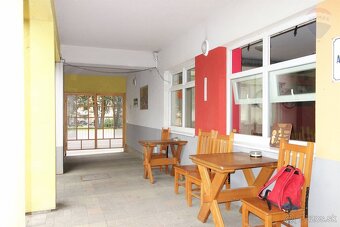 Predaj: Na predaj komerčná budova s parkovaním a širokým vyu - 4