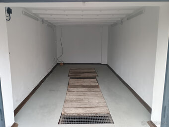 Garáž s montážnou jamou - 4