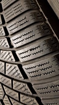 Predám 4ks jazdené zimné 225/50r18-99V Continental - 4