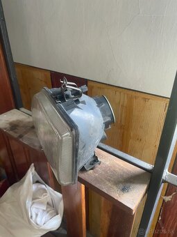 Predám ľavý predný reflektor Valeo originál na Ford Fiesta 2 - 4