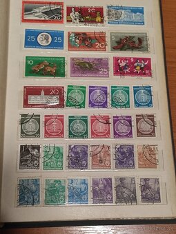 2 Albumy plné známok - 4