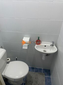 Prakticky riešený 2-izbový byt s extra miestnosťou - 4
