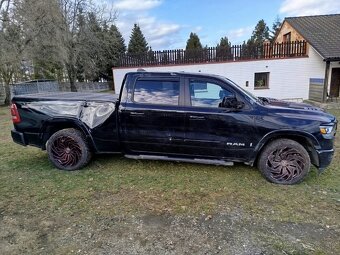 Dodge RAM 5.7 V8 , 4X4 , LARAMIE , max vybava , rok 2022 - 4