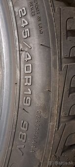 Predám 1ks ako nová zimná 245/40r19-98V Good Year - 4