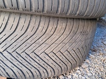 235/45 R19 letne - 4