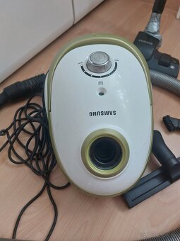Vysávač zn. Samsung - 4