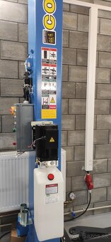 Dvojstlpový zdvihák 4000/5500 kg zdvih 2 m ZÁRUKA - 4