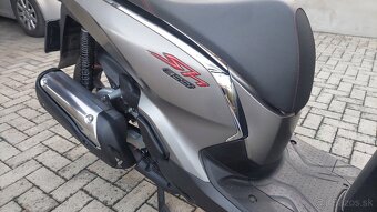 Honda SH300i - 4