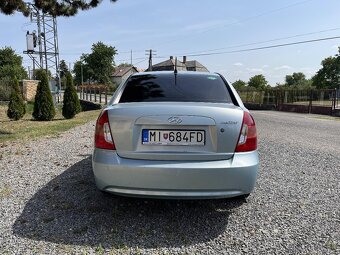 Predám HYUNDAI ACCENT SEDAN 71,3KW Manuál - 4