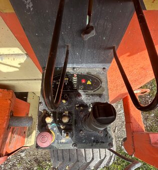 nožnicová plošina JLG 4394RT - 4