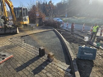 Ponúkame kompletné zemné, výkopové a stavebné práce BB - 4