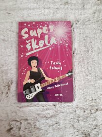 Dievčenské knihy - 4