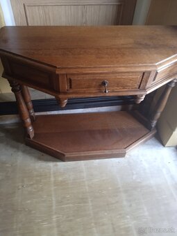 Konzolovy stolík - 4