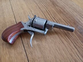 Revolver 1890 - 4