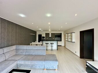 Luxusný 2-izbový byt s krásnym výhľadom na mesto a vnútorným - 4