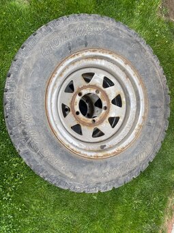 Predám tréner pneumatiky aj s diskami 225/70 R 15 - 4