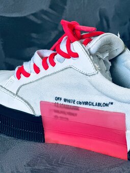 Off-white SBVulcanized 43 - 4