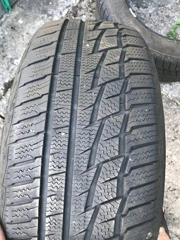 Predám dve jazdené zimné pneumatiky 225/55/17 - 4